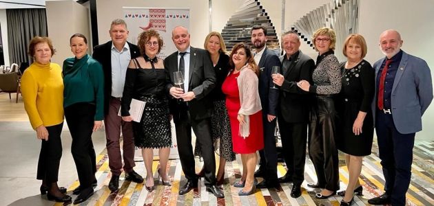 Predstavljena je hrvatska kuharica Kuhamo i služimo iz hrvatske s ljubavlju