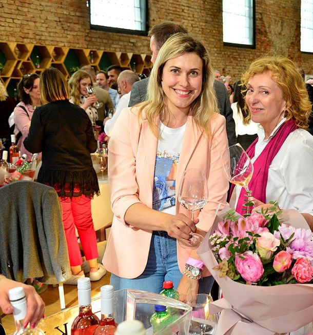 20 Vesela Pink atmosfera Bety Fakin i Sanja Muzaferija