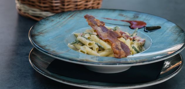 recept  fuzi sa sparogama