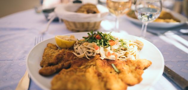 Recept za Wiener Schnitzel najpoznatiji Bečki odrezak koji nije izumljen u Beču