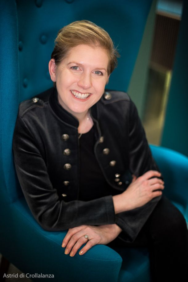 clare-mackintosh-1