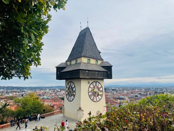 sat na utvrdi iznad graz grac