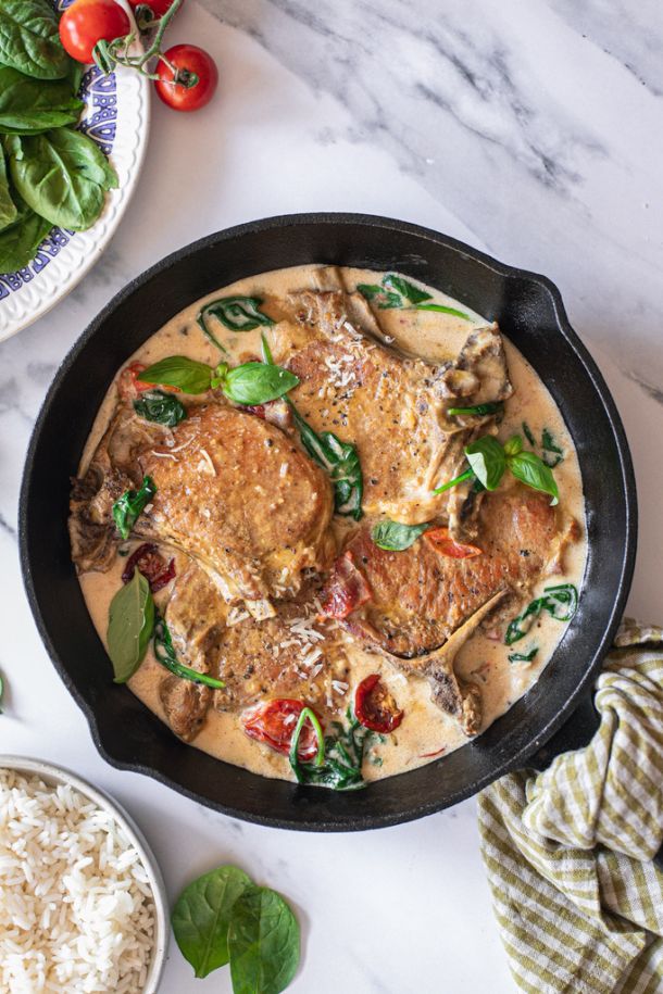 Kotleti u kremastom umaku sa spinatom i susenim rajcicama_ Quick  Easy zacinske mjesavine Kotányi