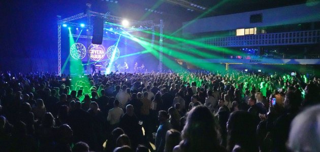 Crvena jabuka glazbenim spektaklom oduševila Split