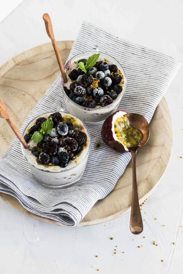 Smoothie s chia sjemenkama i bobicastim voćem