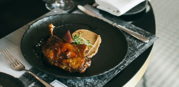 Coq au vin pijetao piletina u vinu recept