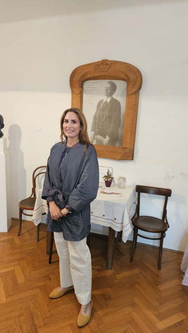 Katherine Cole u rodnoj kući Rudolfa Steinera