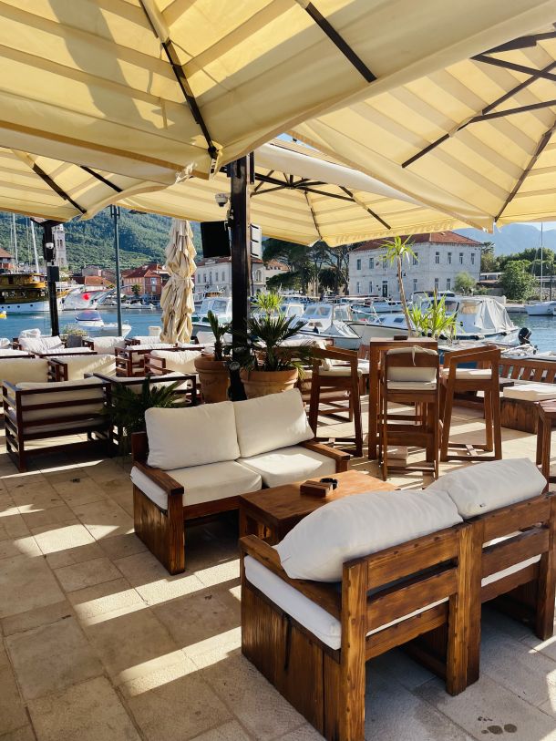 centar jelsa otok hvar stari grad