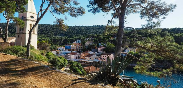 Jelsa i skriveni dragulji zaleđa – otkrijte sela i prirodne ljepote istočnog dijela otoka Hvara