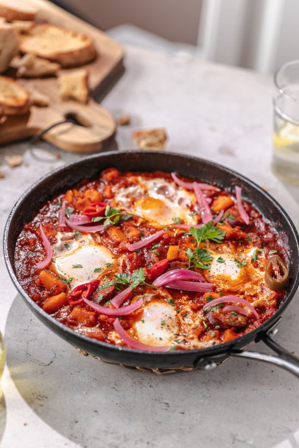 recept Shakshuka s batatom i kobasicama